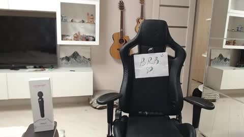 Irwi Tomboy online show from 20, 1, 2025