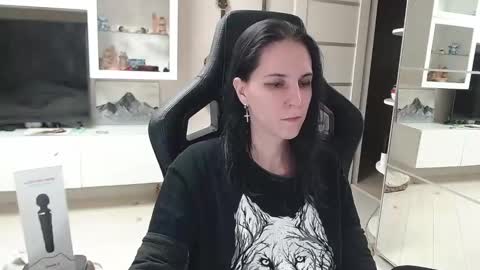 Irwi Tomboy online show from 14, 2, 2025