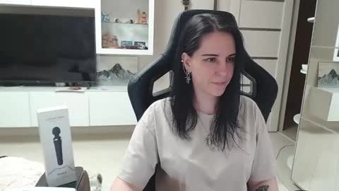 Irwi Tomboy online show from 10, 3, 2025