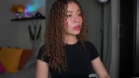 Snapshot of isa_____ chatting on 29, 10, 2025 isa_____ online show from 29, 10, 2025