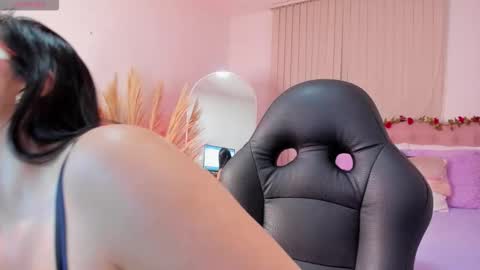 Snapshot of isa_emm chatting on 16, 12, 2025 Isa online show from 16, 12, 2025