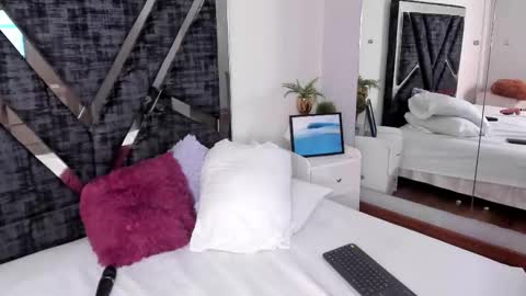 Snapshot of isa_jonness_ chatting on 19, 2, 2026 oIssaJonneso online show from 19, 2, 2026