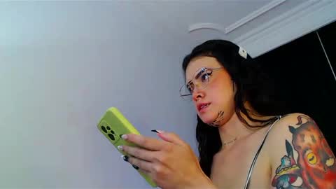 Snapshot of isa_maiden_ chatting on 6, 2, 2025       online show from 6, 2, 2025