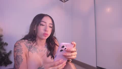 Snapshot of isa_redhair_ chatting on 30, 12, 2024 .... Connection time 900 pm to 500 amRest days Wednesday and Saturday online show from 30, 12, 2024