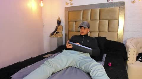 Isaac  online show from 17, 11, 2025