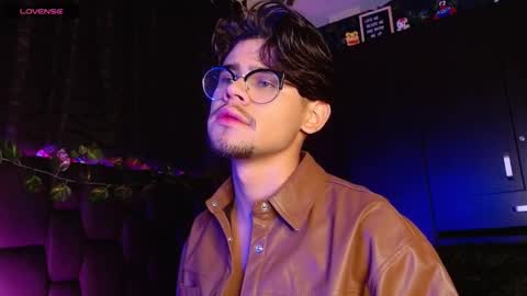 Isaac Saenz. online show from 19, 1, 2025