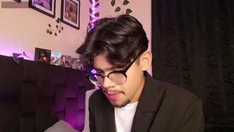 Isaac Saenz. online show from 30, 1, 2025