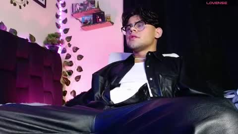 Isaac Saenz. online show from 24, 2, 2025