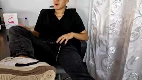 Isaac online show from 15, 10, 2025