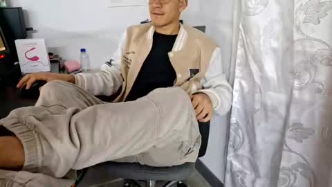 Isaac online show from 16, 10, 2025