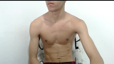 Snapshot of isaaclatino chatting on 25, 3, 2026 isaac online show from 25, 3, 2026