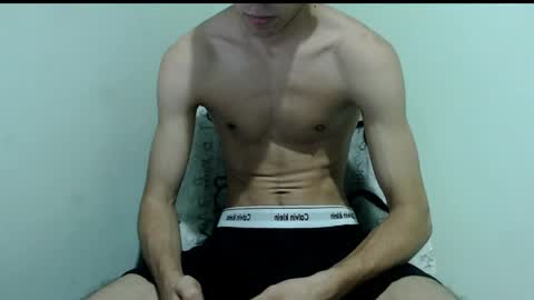 Snapshot of isaaclatino chatting on 12, 4, 2026 isaac online show from 12, 4, 2026