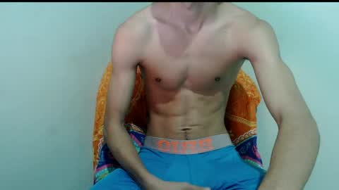 Snapshot of isaaclatino chatting on 19, 4, 2026 isaac online show from 19, 4, 2026