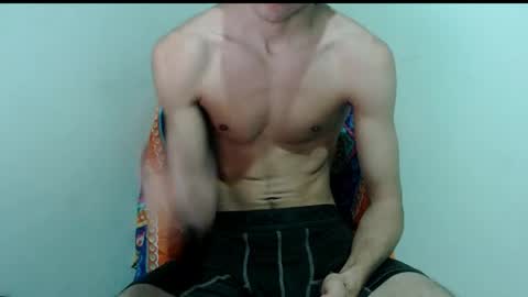 Snapshot of isaaclatino chatting on 23, 4, 2026 isaac online show from 23, 4, 2026