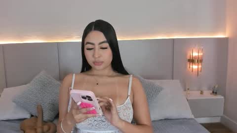 Snapshot of isabel_millher chatting on 2, 10, 2025 Isa online show from 2, 10, 2025