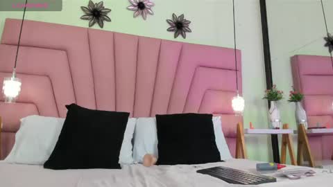 Snapshot of isabela_parkerr chatting on 18, 4, 2026 Mommy Isa online show from 18, 4, 2026