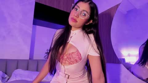 Snapshot of isabelastefano chatting on 10, 9, 2025 isabelastefano online show from 10, 9, 2025