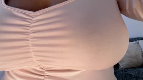 Snapshot of isabelateran chatting on 6, 5, 2026 isabelateran online show from 6, 5, 2026