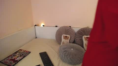 Snapshot of isabella__dark chatting on 18, 12, 2024    online show from 18, 12, 2024