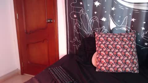 Snapshot of isabella__dark chatting on 14, 1, 2025    online show from 14, 1, 2025