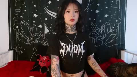 Snapshot of isabella__dark chatting on 17, 10, 2025    online show from 17, 10, 2025