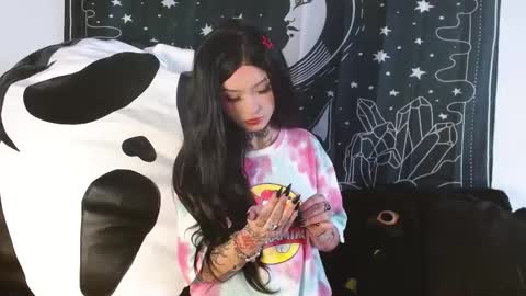 Snapshot of isabella__dark chatting on 20, 10, 2025    online show from 20, 10, 2025