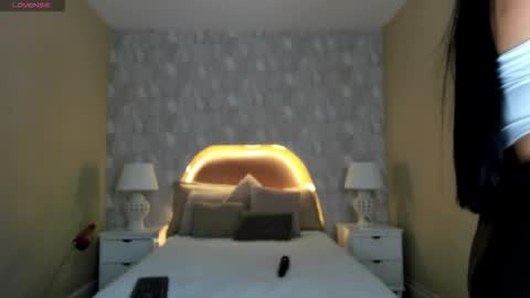 isabella__milf online show from 1, 3, 2026