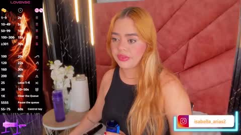Snapshot of isabella_arias1 chatting on 8, 3, 2025 Isabella Arias online show from 8, 3, 2025