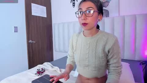 isabella_crofts online show from 10, 11, 2025