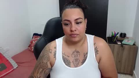 Snapshot of isabella_hots chatting on 13, 1, 2025 estefania online show from 13, 1, 2025
