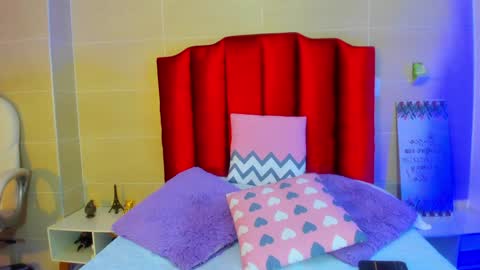 Snapshot of isabella_montez chatting on 5, 1, 2025 isabella montez online show from 5, 1, 2025