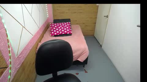 isabella_roseee online show from 3, 10, 2025