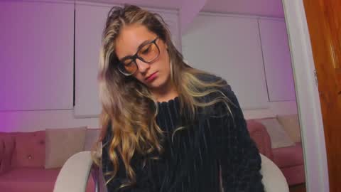 Isabella Rros online show from 18, 12, 2024