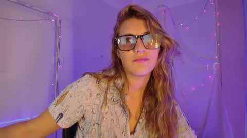 Isabella Rros online show from 13, 12, 2025