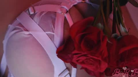 Isabella White online show from 19, 12, 2024