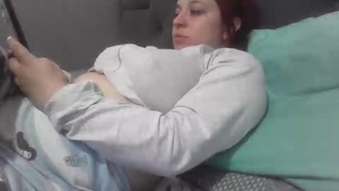 isabellaa_hills_ online show from 8, 10, 2025