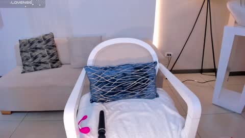 Isa Hill  online show from 22, 12, 2024