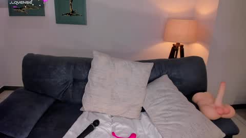 Isa Hill  online show from 7, 1, 2025