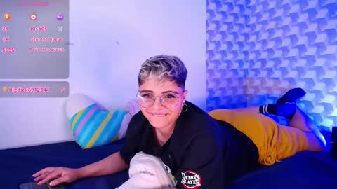 Isabella Mout  online show from 2, 2, 2025