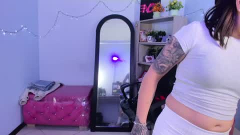 Snapshot of isabellasummer_ chatting on 15, 7, 2026 isebella online show from 15, 7, 2026
