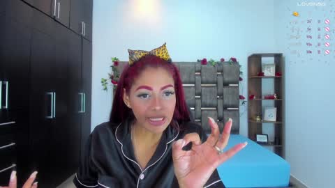 Snapshot of isabelreyes_ chatting on 15, 1, 2025 Hi mi name is Isabel online show from 15, 1, 2025