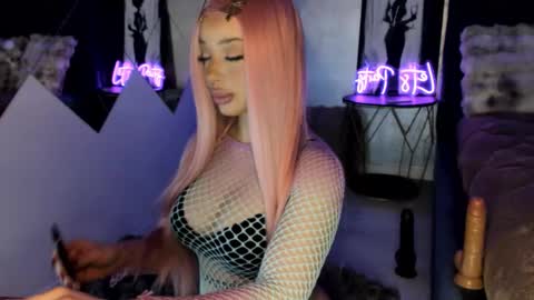 Isa online show from 4, 12, 2025