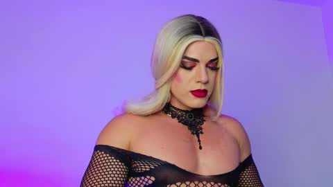 Isabella Hilton online show from 26, 9, 2025