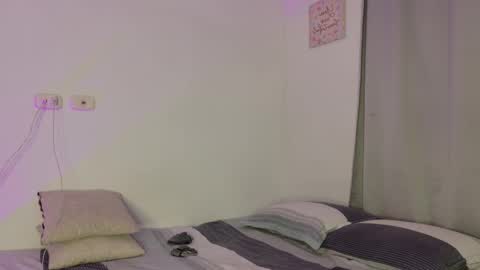 Isabella Hilton online show from 2, 12, 2025