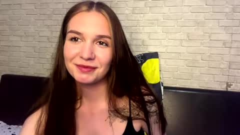 Snapshot of isarayner chatting on 25, 5, 2026 Vita online show from 25, 5, 2026