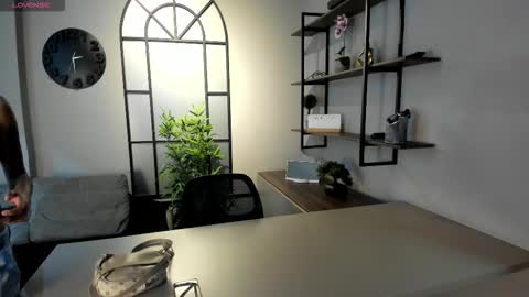 I S A  S AN D E R S  online show from 29, 10, 2025