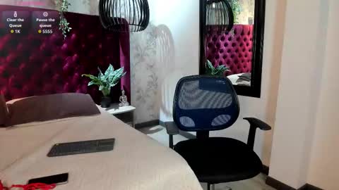 I S A  S AN D E R S  online show from 9, 11, 2025