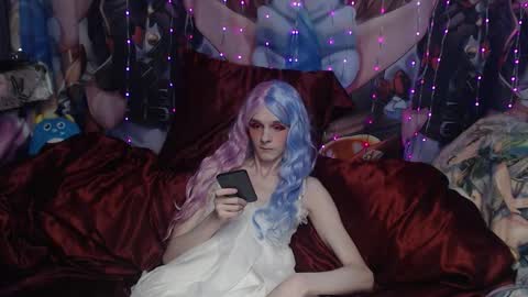 Snapshot of iselestias chatting on 30, 10, 2025 Sele online show from 30, 10, 2025