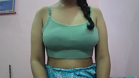 Snapshot of ishika_singh_ chatting on 17, 10, 2025 ishika_singh_ online show from 17, 10, 2025