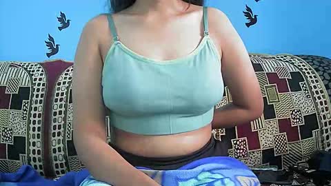 ishika_singh_ online show from 17, 12, 2025